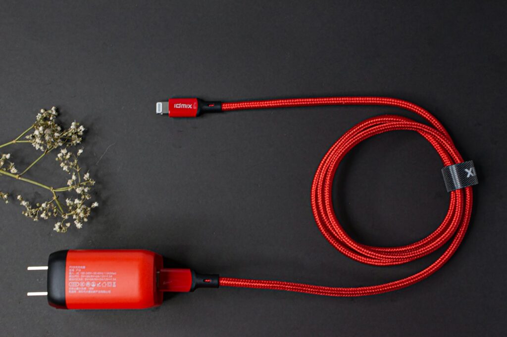 Cargador de Coche Rápido con Cable Enrollado